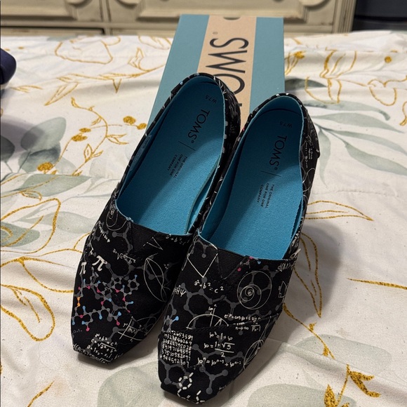 BUNDLE- TOMS Navy and Science Slip ons - Picture 2 of 9